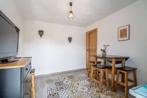 Apartamento con jardín, barbacoa y sauna | Vistas a la ciudad - Image 4