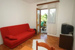 Flat with terrace - Image 2