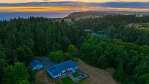 Edgefield Farmhouse by AvantStay - Image 5