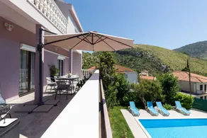 Schönes Ferienhaus mit Terrasse, Grill und privatem Pool - Image 2
