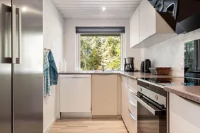 Holiday home with barbecue & terrace - Image 3
