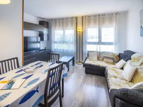 Cosy Apartment in Town, 800m from Port Beach - A/C, Dishwasher, Near Main Square - Image 2