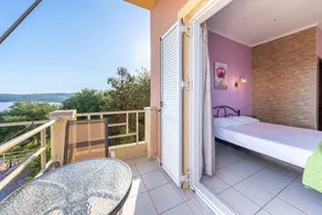 Ferienhaus mit Terrasse, Pool und Grill | Stadtblick - Image 3