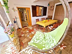 Flat with terrace - Image 5