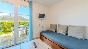 Holiday home with garden, heated pool & terrace | Beach nearby | Pets allowed - Image 3