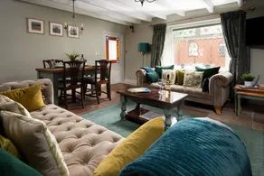 Cottage with garden - Image 3