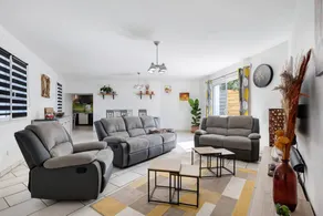 Holiday Home 'L'Estran Qu'Île – Near Beaches' with Terrace, Private Garden & Wi-Fi - Image 4