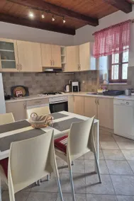 Fully equipped villa with barbecue, garden & terrace - Image 3