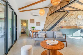 Maison avec jardin, piscine et terrasse | Vue jardin - Image 5