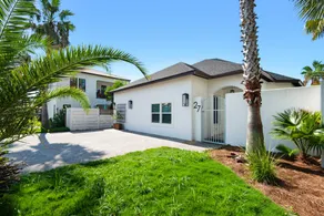 Flamingo Palms - Image 2