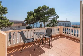 Charmante villa conviviale et familiale avec jardin, barbecue et piscine privée | Vue ville | Plage à proximité - Image 2