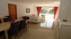 Acogedor apartamento apta para familias con piscina, barbacoa y terraza | Vistas a la montaña | Ideal para trabajar remoto | Se admiten mascotas - Image 2