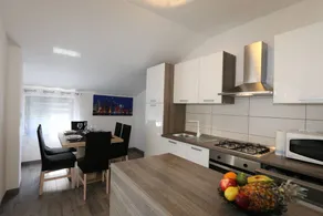Apartment with barbeque | Garden view - Image 3