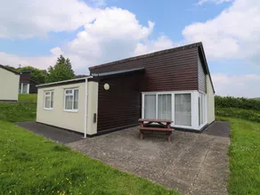 Child-friendly cottage with garden & pool - Image 2