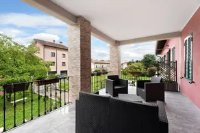 Appartamento con terrazza, griglia e giardino - Image 2