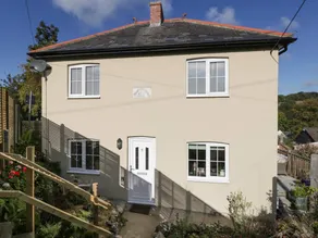 Cottage with garden & hot tub - Image 3