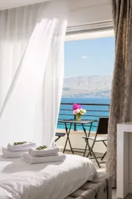 Villa with terrace, private pool & garden | Water view - Image 4