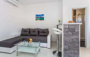Flat with BBQ - Image 4