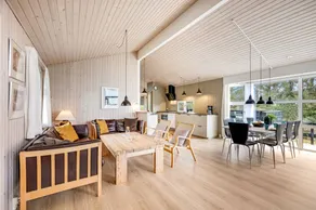 House with sauna, hot tub & terrace - Image 4