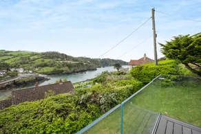 Children-friendly beautiful cottage with garden & hot tub | Beach view | Beach nearby | Pet-friendly - Image 4