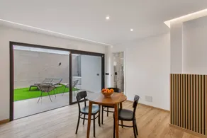 Apartment with terrace - Image 2