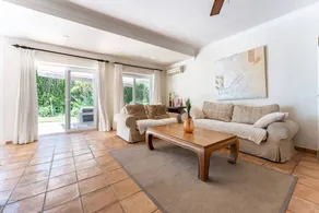 Familienfreundliche Villa mit Terrasse, privatem Pool und schnellem Internet | Gartenblick | Neben dem Strand | Perfekt für die Arbeit von Zuhause - Image 4