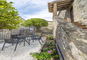 Holiday home with terrace & garden - Image 2