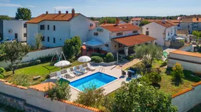 Charmantes Ferienhaus mit Terrasse, Pool und Grill | Haustiere sind willkommen - Image 5
