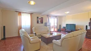 House with jacuzzi, pool & BBQ - Image 2