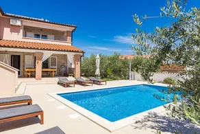 Fully equipped beautiful villa with garden, terrace & BBQ - Image 5