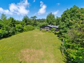 Holiday home with barbeque - Image 4