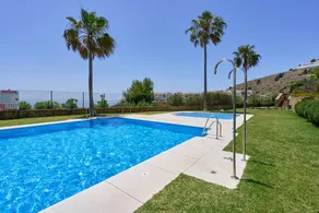 Holiday apartment with garden, terrace & pool | Beach view - Image 2