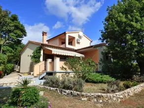 Holiday home with barbecue, terrace & garden - Image 4