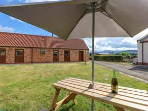 Cottage with garden - Image 3