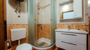 Holiday apartment with garden & barbeque - Image 4