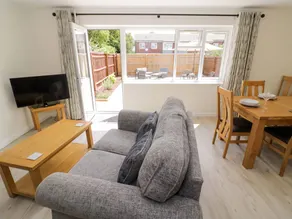 Cottage with garden - Image 3