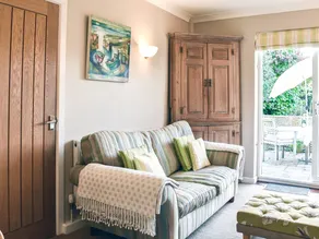 Cottage with garden - Image 3