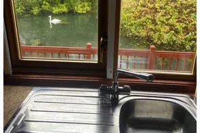 Lodge with garden | Lake view - Image 3