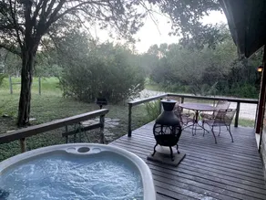 Western-Themed Cabin with Hot Tub, Fireplace & Pool Access near Meadow Retreat in Texas - Image 3