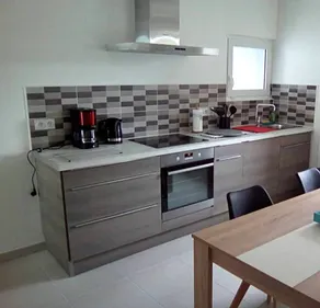 Holiday home with barbeque, garden & terrace - Image 5