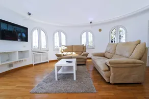Villa with terrace, garden & private pool - Image 3
