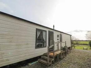 Cottage with garden - Image 2