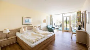 Apartment with pool - Image 3