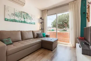 Appartement de vacances avec terrasse, jardin et piscine | Vue jardin | À côté de la plage - Image 4