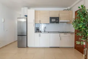 Family-friendly apartment | City view | Beach nearby | Perfect for remote work | Pets allowed - Image 5