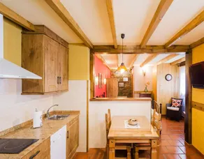El Hechizo Apartment in Laciana Valley with Pool and Mountain Views - Image 4