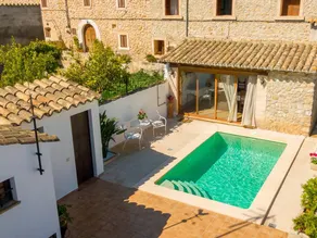 Villa with terrace, BBQ & garden - Image 2