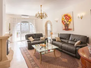 Voll ausgestattetes Ferienhaus mit privatem Pool, Terrasse und Grill - Image 3
