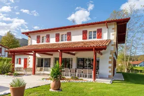 Villa adatta alle famiglie con griglia, terrazza e piscina | Vista sulla montagna | Adatta per il telelavoro - Image 3