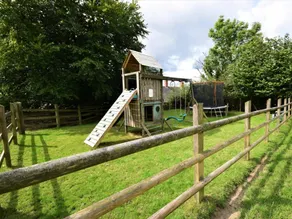 Fully equipped cottage with garden - Image 2